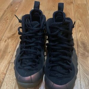 NIKE FOAM POSITES
GYM GREEN
MENS SIZE 11
NO BOX